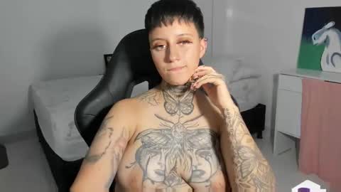 Snapshot of tatoo_girl chatting on March 2025 09:06:02 PM jess online show from March 2025 09:06:02 PM