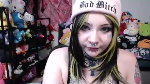Snapshot of tattedthickandpretty chatting on June 2026 12:24:01 AM TattedThickandPretty online show from June 2026 12:24:01 AM