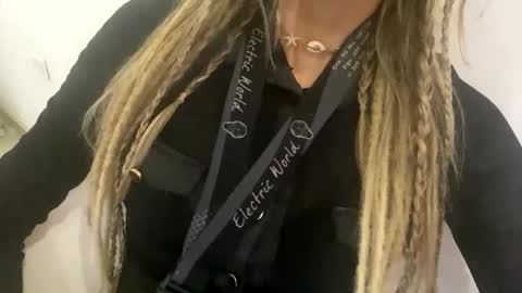 Tatto Fox online show from October 2025 12:38:01 PM