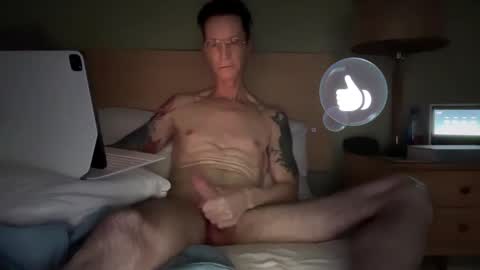 Snapshot of tattooed_love_boy chatting on January 2025 10:06:02 PM tattooed love boy online show from January 2025 10:06:02 PM