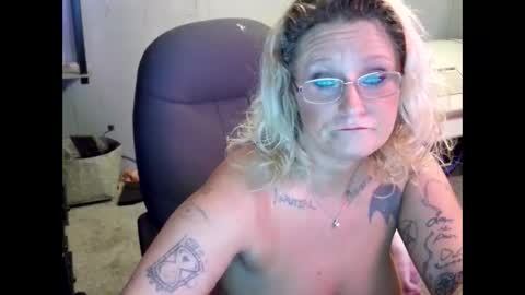 Lisa Lovely online show from January 2025 12:27:02 PM