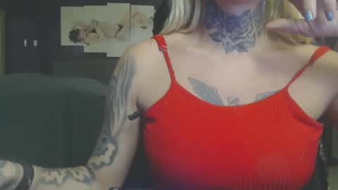 Snapshot of tatuada_safada chatting on June 2026 08:42:02 PM tatuada_safada online show from June 2026 08:42:02 PM