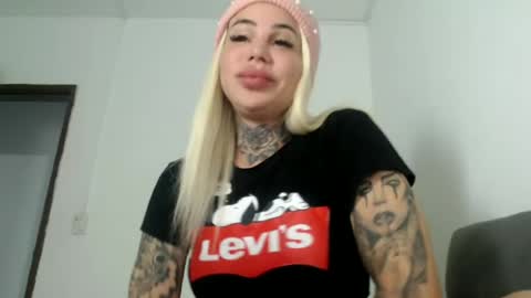 Snapshot of tatuada_safada chatting on June 2026 06:56:01 PM tatuada_safada online show from June 2026 06:56:01 PM