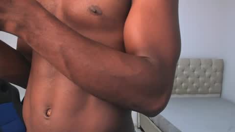 Snapshot of tau_montes chatting on July 2026 02:05:17 AM tau_montes online show from July 2026 02:05:17 AM