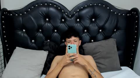 Snapshot of tayler_wells chatting on March 2025 12:10:02 AM T A Y L E R online show from March 2025 12:10:02 AM