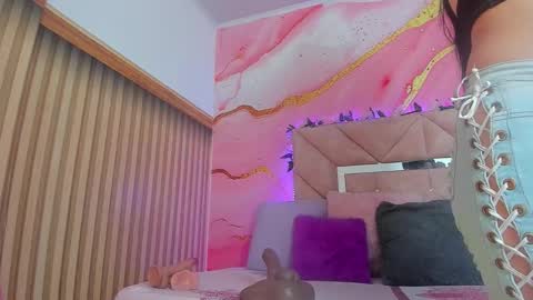 Sarah  online show from December 2025 06:24:02 PM