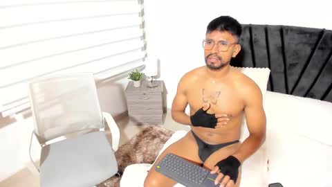 taylormaccurdy_ online show from October 2025 05:43:01 PM