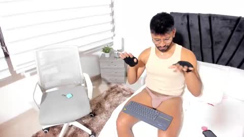 taylormaccurdy_ online show from October 2025 03:31:01 PM