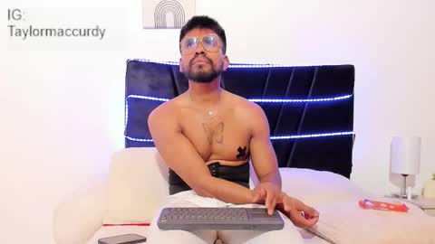 taylormaccurdy_ online show from December 2025 04:02:01 PM