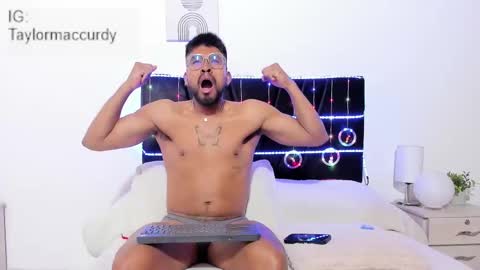 taylormaccurdy_ online show from December 2025 02:36:02 PM