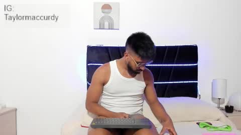 taylormaccurdy_ online show from January 2026 02:10:02 PM