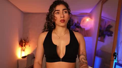 Snapshot of taylormich1 chatting on November 2025 08:35:02 PM taylormichell online show from November 2025 08:35:02 PM