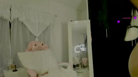 Snapshot of taylorr_swift chatting on June 2026 06:01:01 AM Angels independent model online show from June 2026 06:01:01 AM