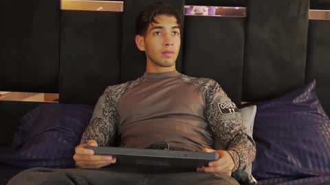 Snapshot of taylorsmiths_ chatting on December 2025 04:17:01 AM taylorsmiths_ online show from December 2025 04:17:01 AM