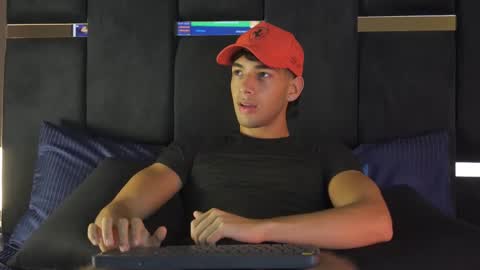 Snapshot of taylorsmiths_ chatting on December 2025 04:19:02 AM taylorsmiths_ online show from December 2025 04:19:02 AM