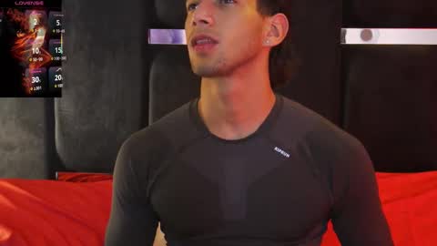 Snapshot of taylorsmiths_ chatting on January 2026 04:37:02 AM taylorsmiths_ online show from January 2026 04:37:02 AM