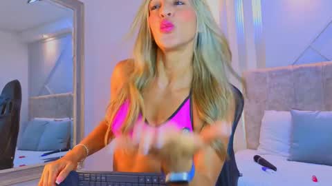 tayra online show from March 2026 06:58:02 PM