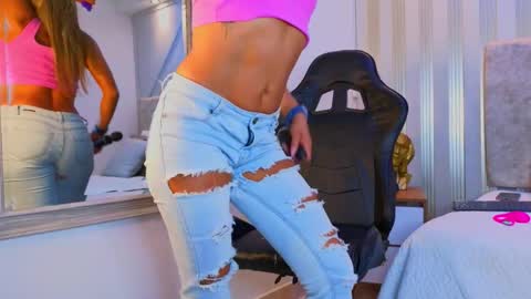 tayra online show from March 2026 06:57:01 PM