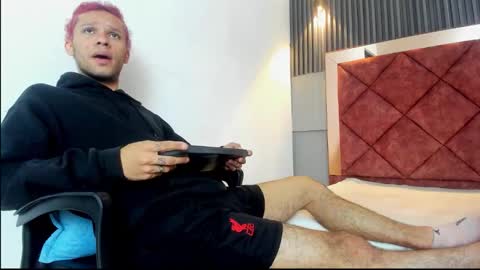 Snapshot of tayson_scott chatting on December 2025 12:13:02 PM Tayson online show from December 2025 12:13:02 PM