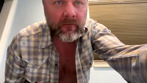 Snapshot of tbiz82 chatting on February 2025 03:37:02 AM Tbiz82 online show from February 2025 03:37:02 AM
