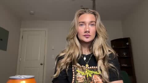 Katy online show from November 2025 03:23:01 AM