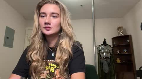 Katy online show from December 2025 03:44:02 AM