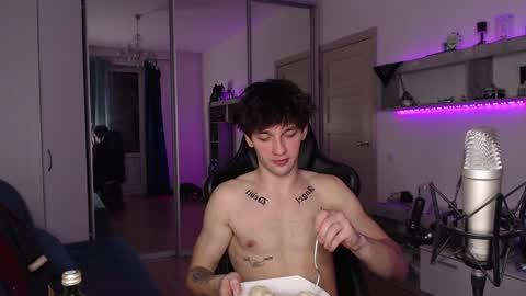 Teddy online show from December 2024 06:59:01 PM