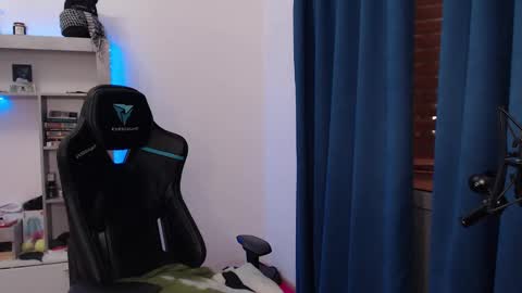 Teddy online show from December 2024 06:27:01 PM