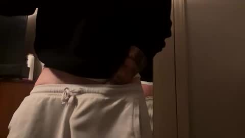 Twizzler online show from October 2025 02:21:01 AM