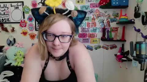 Pixie and Tentacle Overlord online show from February 2026 07:21:02 PM