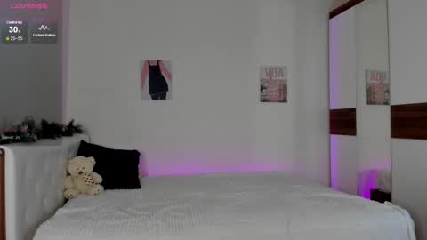 Snapshot of tender_babyy chatting on January 2025 05:22:02 PM Sexy girl Li online show from January 2025 05:22:02 PM