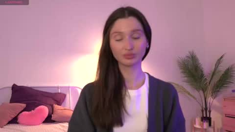 Snapshot of tender_babyy chatting on September 2025 12:16:02 PM Sexy girl Li online show from September 2025 12:16:02 PM