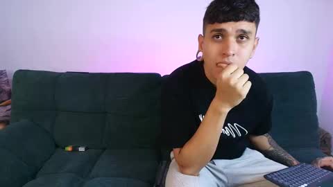 tender_dust online show from October 2025 03:54:02 AM