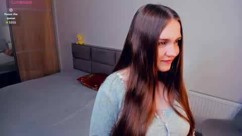 Julia online show from March 2026 06:03:01 PM