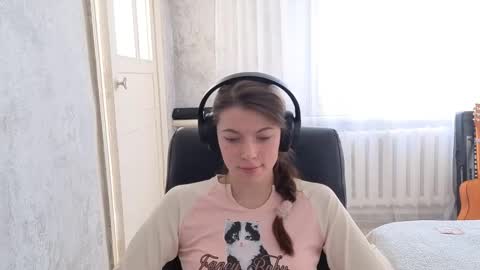 Anny Simpson online show from November 2025 04:44:02 AM