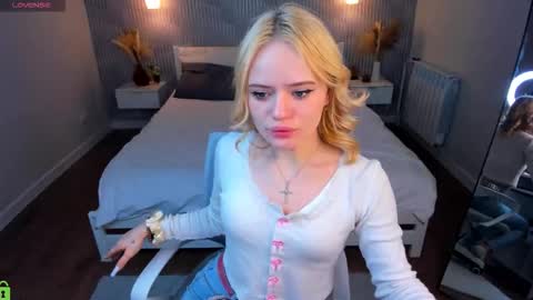 Tessa online show from March 2026 09:02:02 AM