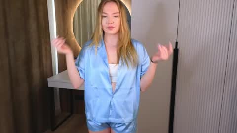 Candie online show from April 2026 04:04:02 PM