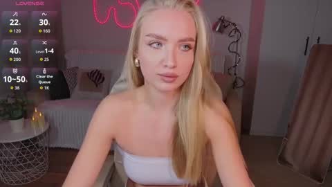 TessaHamilton online show from February 2026 03:21:01 PM