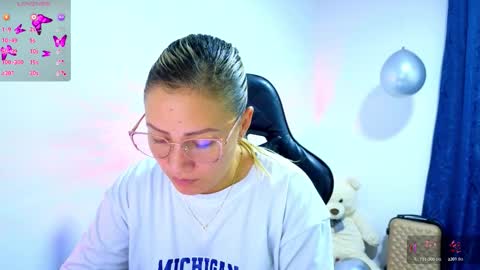 Tessy online show from November 2025 03:45:02 PM