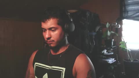 Milo online show from December 2024 06:15:02 PM