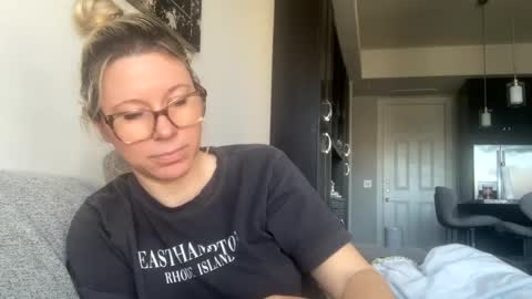 Snapshot of texas_blonde chatting on January 2025 04:25:01 PM Daphne Summers online show from January 2025 04:25:01 PM