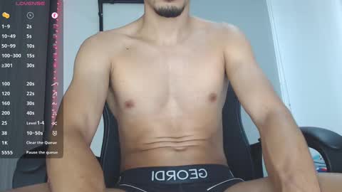 Snapshot of th_russ chatting on December 2024 03:11:02 PM INSTAGRAM Th1rss online show from December 2024 03:11:02 PM