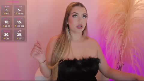 Snapshot of thaliafox_ chatting on October 2025 12:00:01 AM  Thalia online show from October 2025 12:00:01 AM