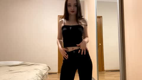 Snapshot of thaliakuchem chatting on February 2026 05:00:02 PM Yumi online show from February 2026 05:00:02 PM