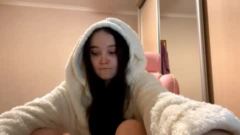 Snapshot of thaliakuchem chatting on February 2026 02:18:01 PM Yumi online show from February 2026 02:18:01 PM