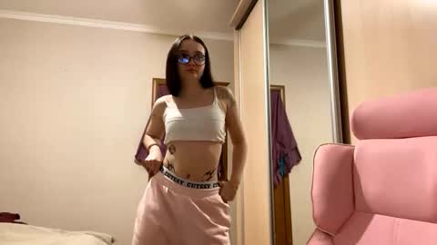 Snapshot of thaliakuchem chatting on March 2026 03:18:02 PM Yumi online show from March 2026 03:18:02 PM