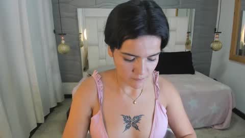 Snapshot of thalialopez chatting on March 2026 06:39:01 AM Thalia online show from March 2026 06:39:01 AM