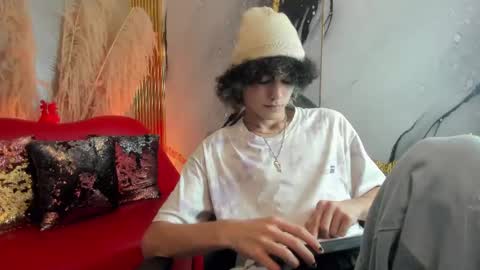Snapshot of thanier_18 chatting on June 2026 03:18:01 AM thanier_18 online show from June 2026 03:18:01 AM