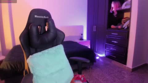 Paola online show from January 2025 10:02:01 PM