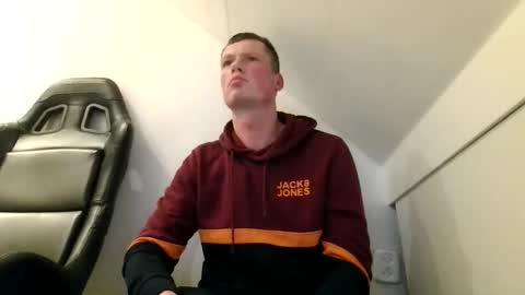 Dennis online show from November 2025 09:14:02 PM